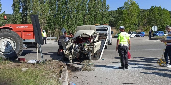 Trafik kazası: 1 ölü, 4 yaralı