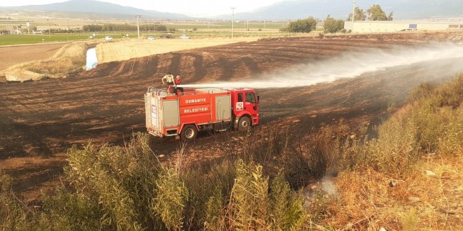 Anız yangın korkuttu