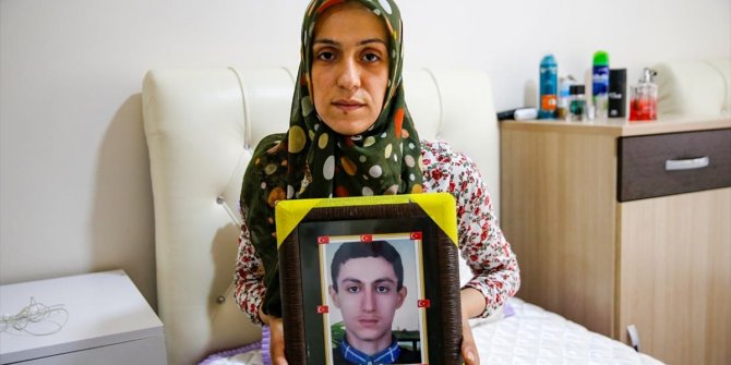 Diyarbakır annelerinden Ayşegül Biçer 3 yıl sonra oğluna kavuşacak olmanın mutluluğunu yaşıyor