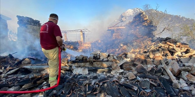 Turska: Spašeno deset osoba koji su zbog požara bili zarobljeni na brani Oymapinar