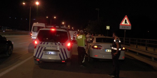 Düğünü gidenleri taşıyan hafif ticari araca otomobil çarptı: 7 yaralı