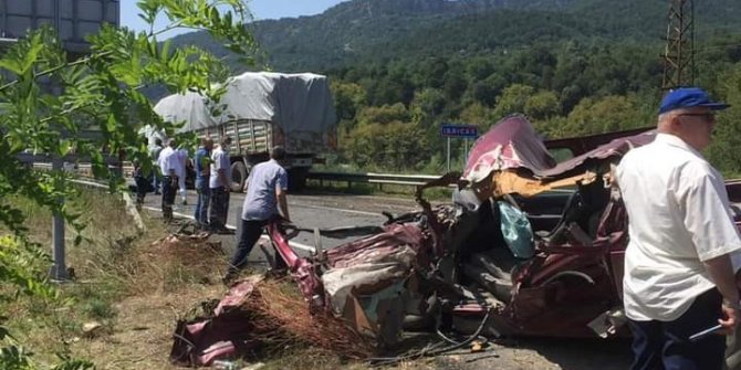 Kamyonla çarpışan pikap sürücüsü ağır yaralandı