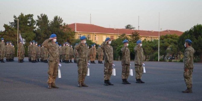 Kışlada yangın çıkaranları yakalayan askeri personel ödüllendirildi