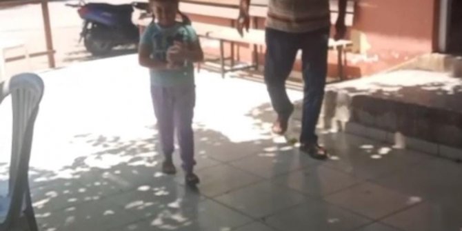 Küçük kız, kumbarasındaki biriktirdiği paraları afetzedelere gönderdi