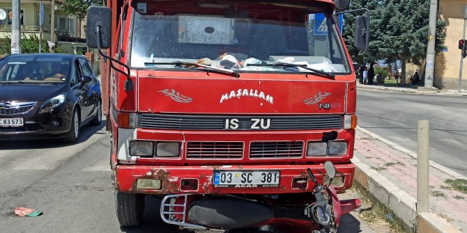 Kamyonet ile motosiklet çarpıştı, 1kişi yaralandı