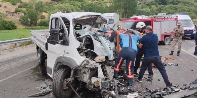 Trafik kazası: 2 ölü, 3 yaralı