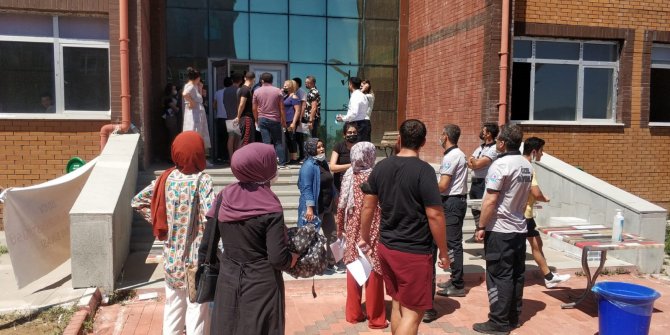 KPSS'ye girecek adaylarla görevliler arasında 'saat' krizi