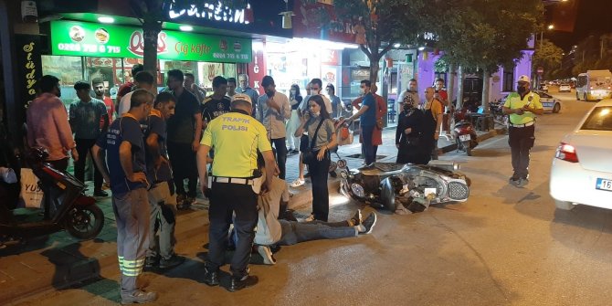 Devrilip sürüklenen motosikletin sürücüsü ve oğlu yaralandı