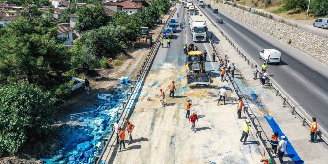 Bursa'da iki tırın çarpıştığı kazada bir kişi yaralandı