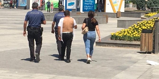 Tutukluluk halinin devamını duydular, müştekiye saldırdılar