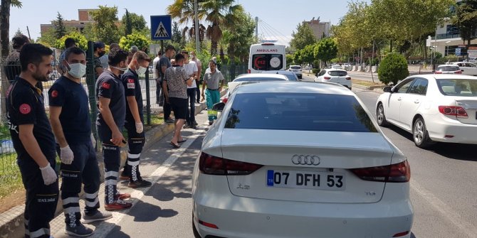 Yayaya çarpmamak için durunca zincirleme kaza oldu