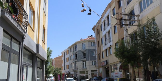 Elektrik kablolarındaki ilginç görüntü
