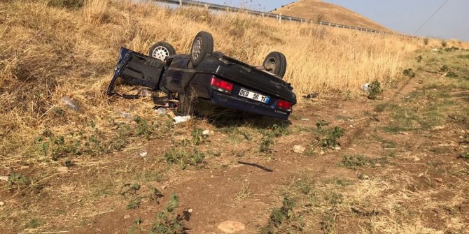 Şarampole devrilen otomobildeki çifti ölüm ayırdı