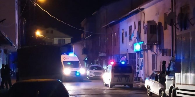 Veresiye alkol vermeyen işyeri sahibini bıçakla yaraladılar