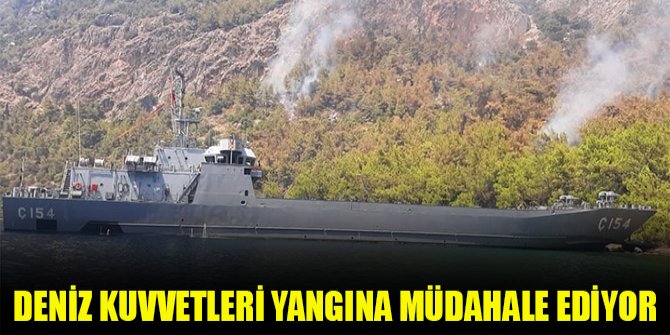 Deniz Kuvvetleri yangına müdahale ediyor