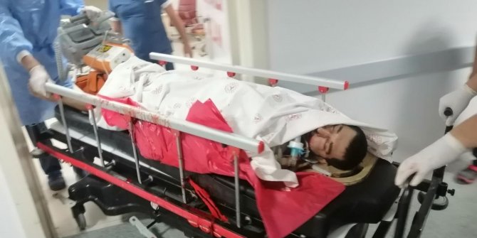 Otomobilin çarptığı motosiklet sürücüsü ağır yaralandı