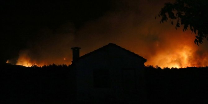 Turska: Vatrogasci i dalje nastoje staviti pod kontrolu požar u Manavgatu, u provinciji Antalija