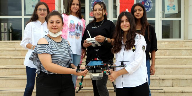 Kız meslek lisesinde, yangın müdahale dronu geliştirildi