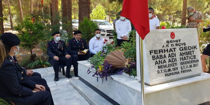 Eren Bülbül ile birlikte şehit olan Astsubay Ferhat Gedik mezarı başında anıldı