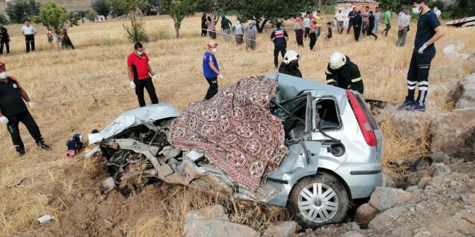 Otomobil ile oto kurtarıcı çarpıştı: 2 ölü, 1 yaralı