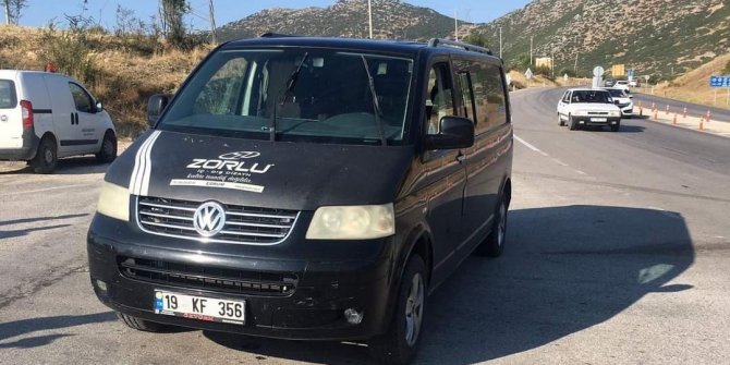 Çalıntı minibüsteki şüpheli aracı bırakarak kaçtı