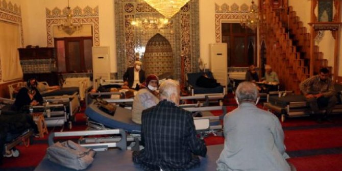 Sel bölgesinde camiyi hastaneye çevirdiler
