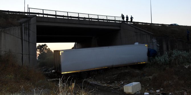 TIR şoförü, takip cihazı sayesinde kaza yaptığı yerde yaralı bulundu