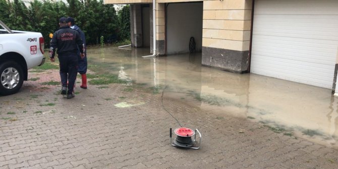 Su basan evlere AFAD ve itfaiye ekipleri müdahale etti