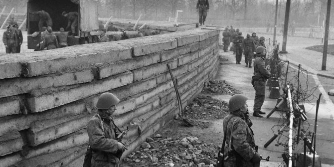 Berlin Duvarı’nın temeli atıldı