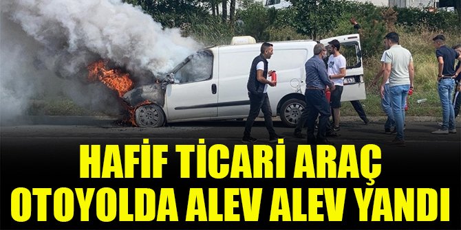Hafif ticari araç otoyolda alev alev yandı