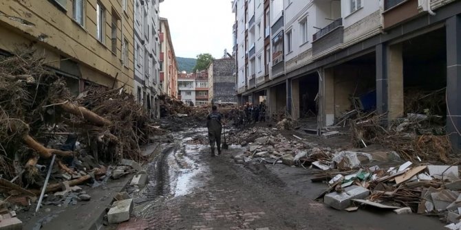 Manisa İtfaiyesi Kastamonu’da arama çalışmalarına destek veriyor