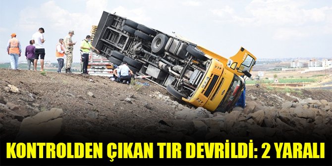 Kontrolden çıkan tır devrildi: 2 yaralı