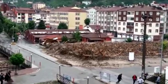 Sel felaketinde can kaybı 25'e yükseldi