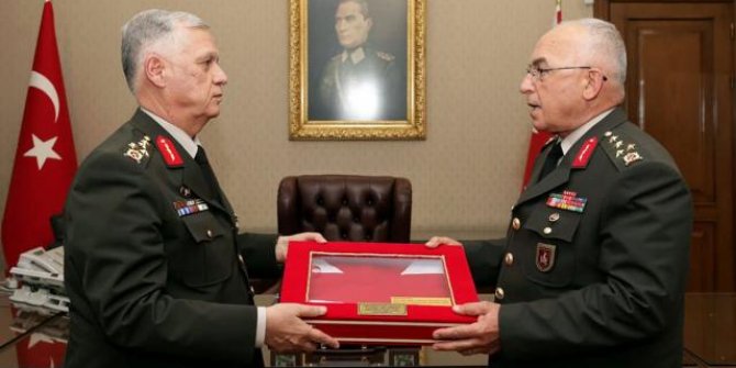 Kara Kuvvetleri Komutanlığında devir teslim töreni
