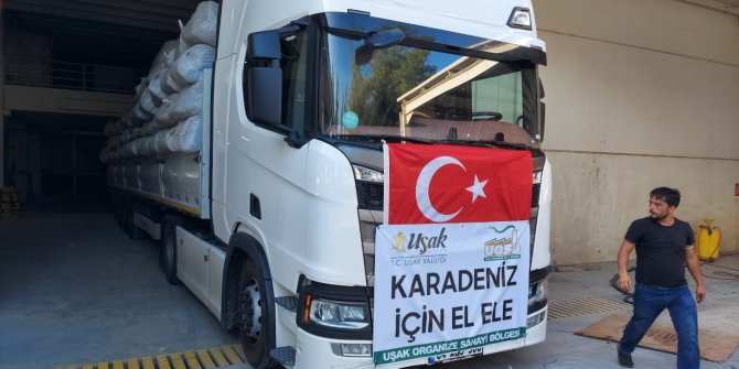 Uşak’tan 4 bin battaniye Kastamonu’ya gitmek üzere yola çıktı