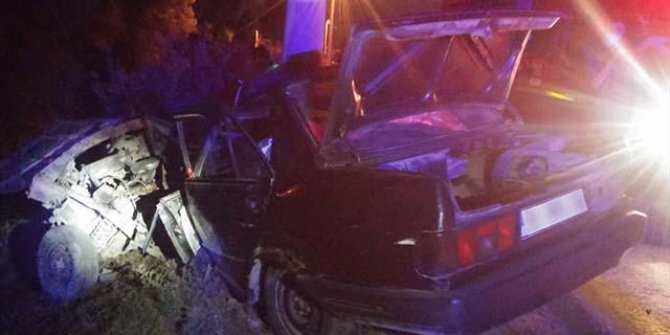 Direğe çarpan otomobilin sürücüsü öldü