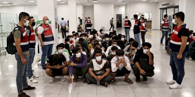 13 bini Afgan, 37 bin düzensiz göçmen sınır dışı edildi