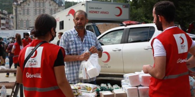 Türk Kızılay sel bölgesinde aralıksız çalışıyor