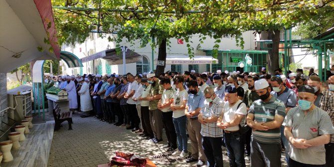 Dokunduğu direkten akıma kapılıp vefat eden genç son yolcuğuna uğurlandı