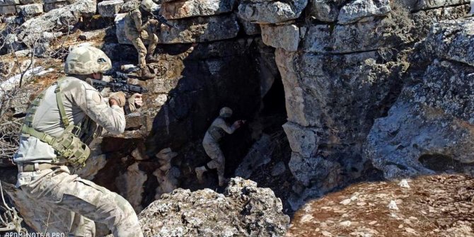 PKK'lı teröristlere ait silah, mühimmat ve el bombası ele geçti