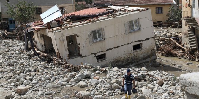 Turska: Broj smrtno stradalih u poplavama u crnomorskoj regiji povećan na 57