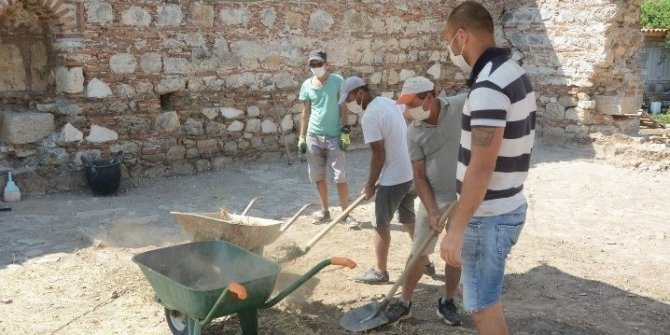 Tarihi camii gün yüzüne çıkarılıyor