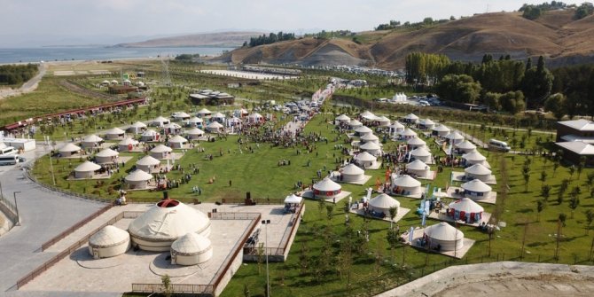 Ahlat’taki Malazgirt kutlamaları coşkuyla devam ediyor