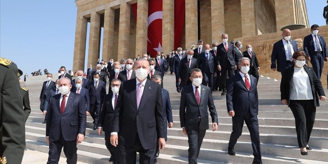 Dan pobjede u Turskoj: Erdogan predvodio delegaciju u posjeti Anitkabiru
