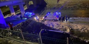 Osmaniye'de çaya devrilen minibüsteki 3 kişi yaralandı