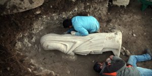 Uşak'taki Blaundos Antik Kenti kazılarında 2 bin yıllık iki heykel bulundu