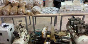 Manisa'da kaçak 100 kilogram tütün ile 7 bin 400 makaron ele geçirildi