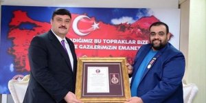 Kahramankazanlı gazilerden Belediye Başkanı Oğuz'a onursal üyelik beratı