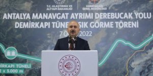 Ulaştırma ve Altyapı Bakanı Karaismailoğlu, Demirkapı Tüneli ışık görme törenine katıldı: