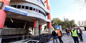 Kahramanmaraş'taki Özel İdare İş Merkezi'nin yıkımına başlandı